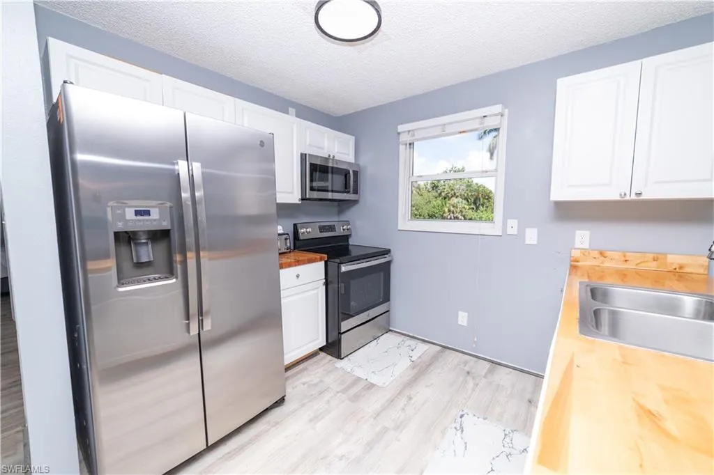 27311 Riverside DR, Bonita Springs, FL 34135,225001359
