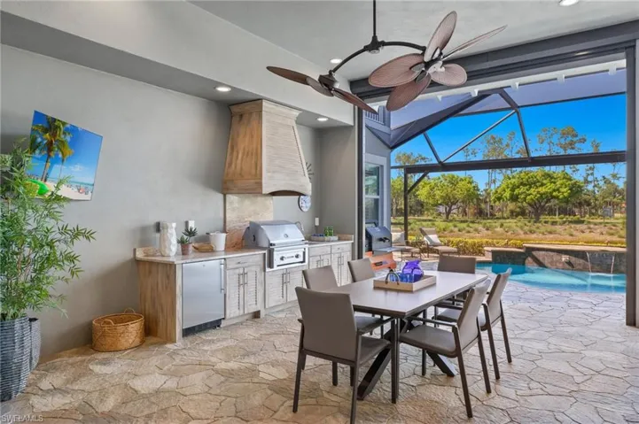 Dining room with ceiling fan