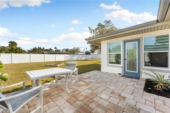 1035  El Valle  AVE, Fort Myers, FL 33919