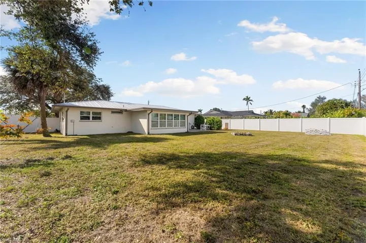 1035  El Valle  AVE, Fort Myers, FL 33919