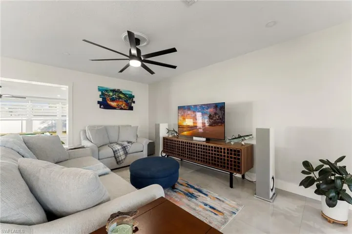 1035  El Valle  AVE, Fort Myers, FL 33919