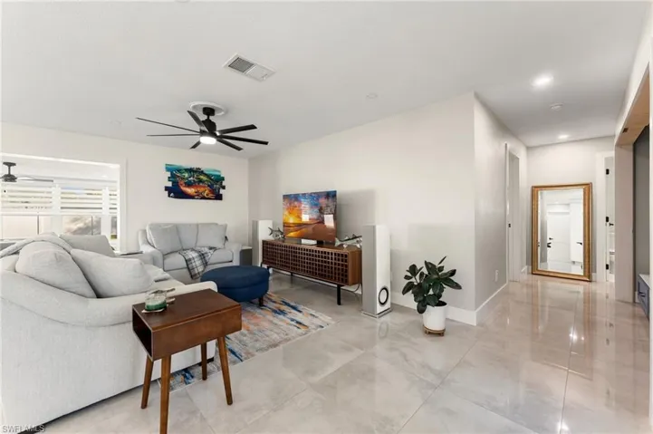1035  El Valle  AVE, Fort Myers, FL 33919