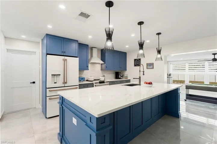 1035  El Valle  AVE, Fort Myers, FL 33919