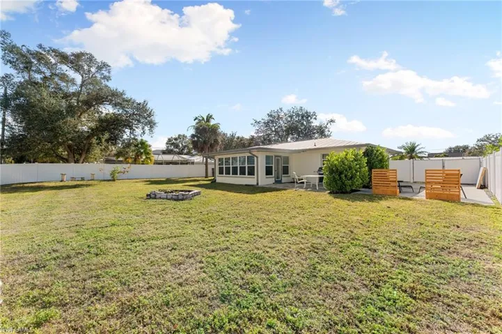 1035  El Valle  AVE, Fort Myers, FL 33919