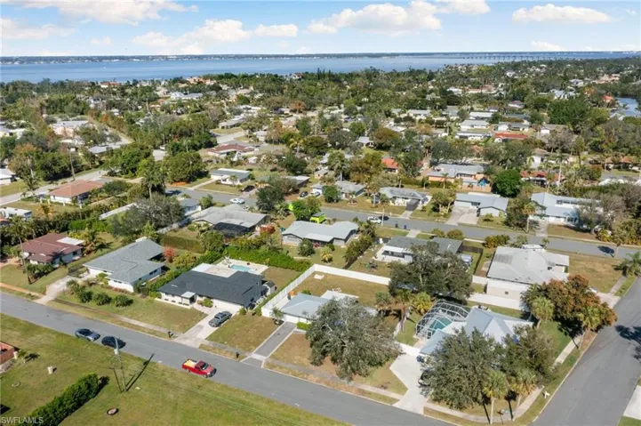 1035  El Valle  AVE, Fort Myers, FL 33919
