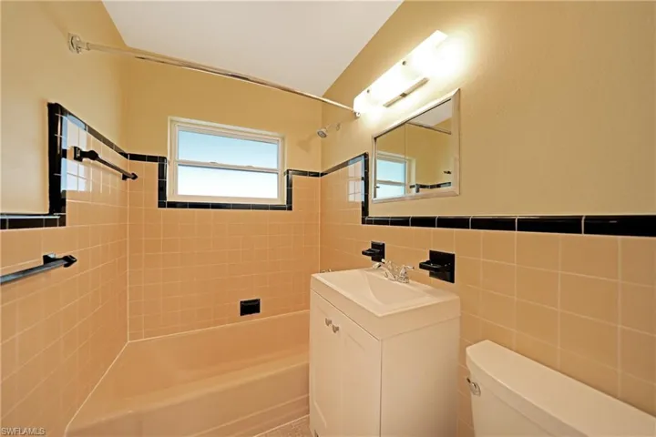 521  Sharon  CIR, Port Charlotte, FL 33952