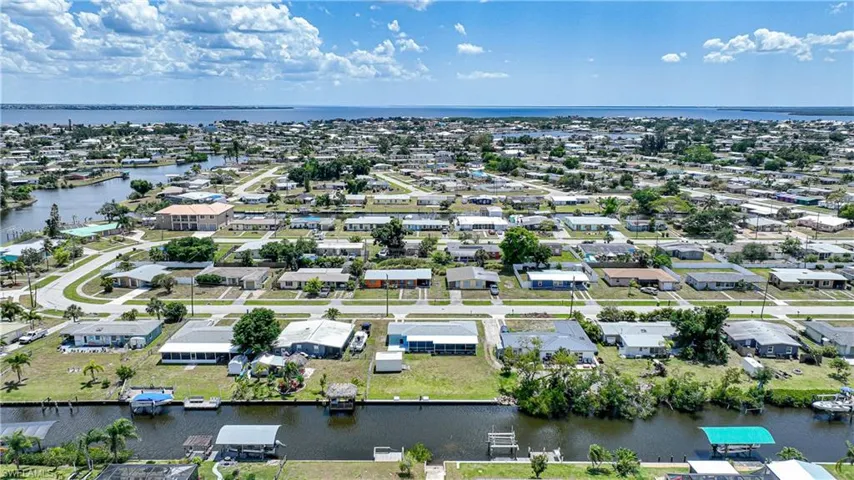 521  Sharon  CIR, Port Charlotte, FL 33952