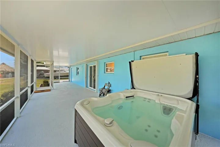 521  Sharon  CIR, Port Charlotte, FL 33952