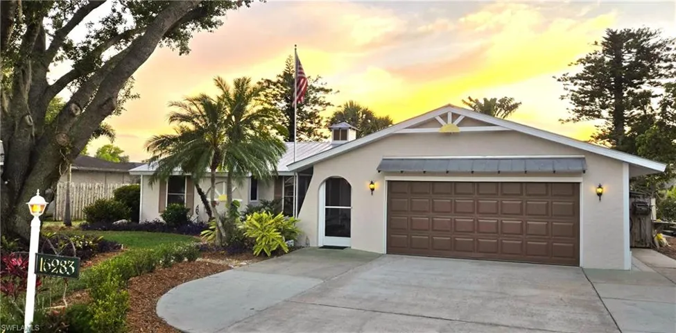 Single story home featuring stucco siding, concrete driveway, an attached garage, a metal roof, and a standing seam roof