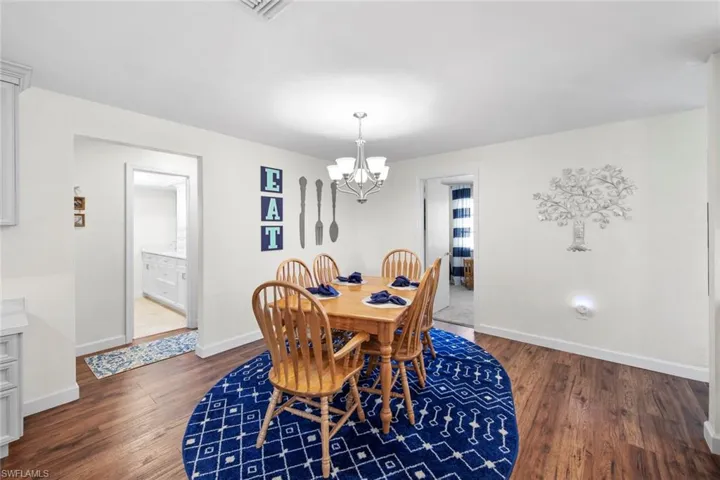 Eat-in Dining area in the kitchen.