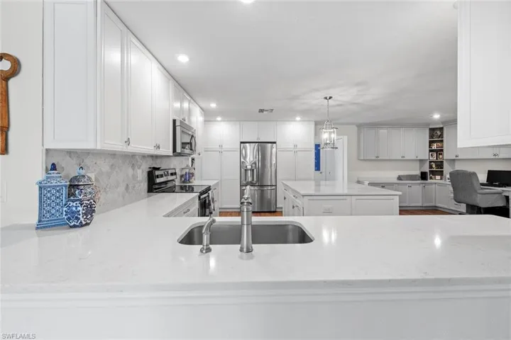 1451  Tanglewood  PKWY, Fort Myers, FL 33919