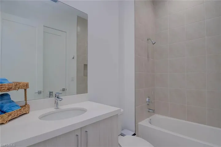 Bathroom with vanity and washtub / shower combination