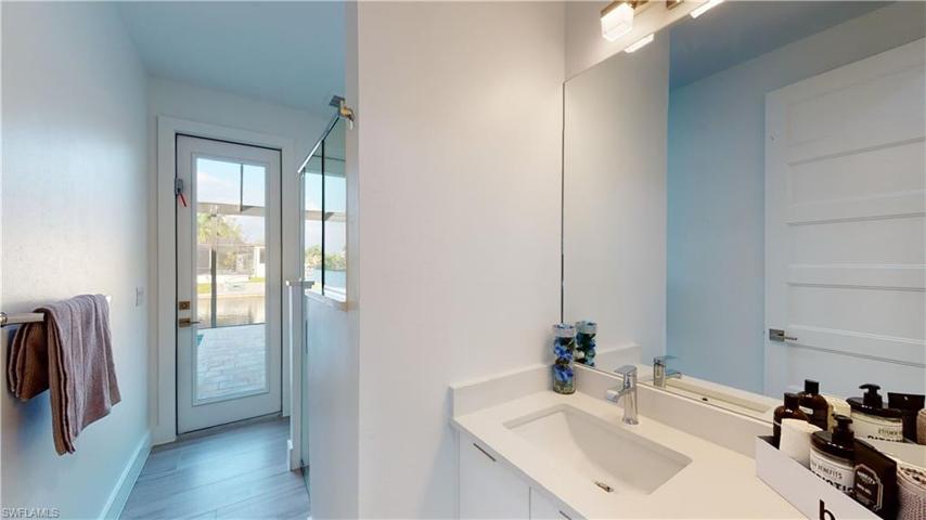 4020 NW 22nd  TER, CAPE CORAL, FL 33993