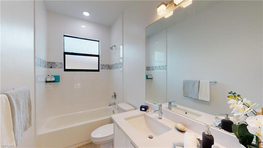 4020 NW 22nd  TER, CAPE CORAL, FL 33993