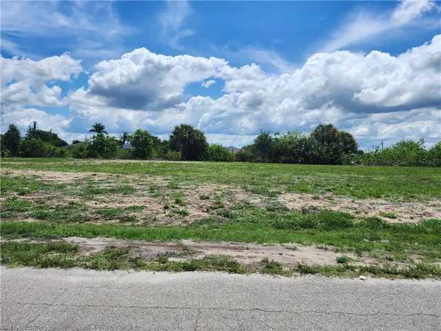 909 Nw 12th Pl, Cape Coral, Florida 33993