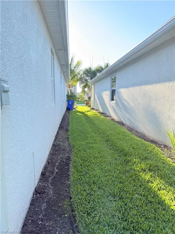 View of grassy yard