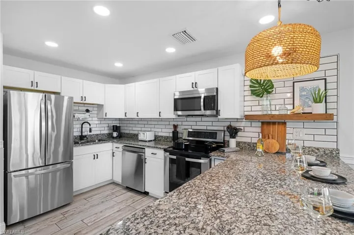 680  102nd N AVE, Naples, FL 34108