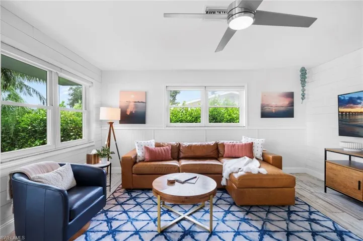 680  102nd N AVE, Naples, FL 34108