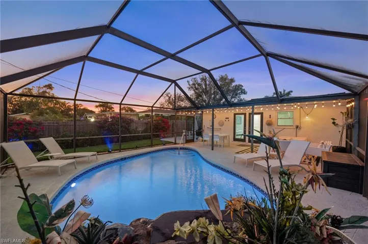 680  102nd N AVE, Naples, FL 34108