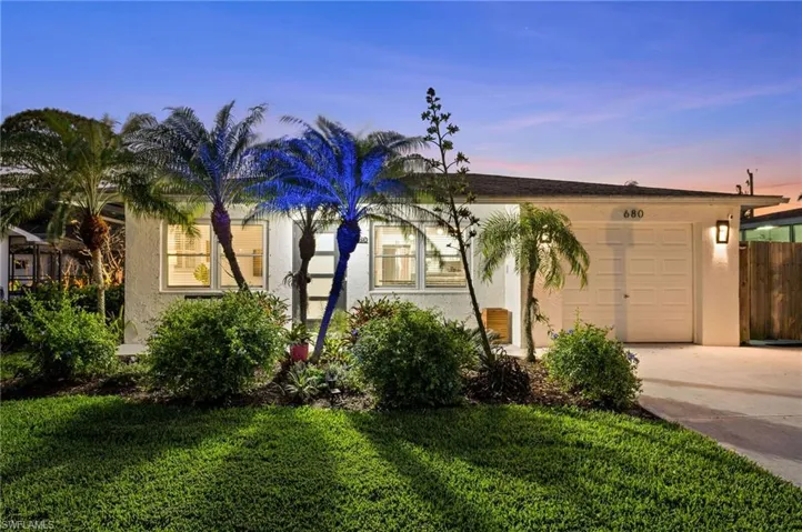 680  102nd N AVE, Naples, FL 34108