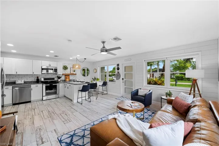 680  102nd N AVE, Naples, FL 34108