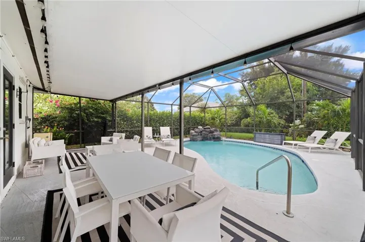 680  102nd N AVE, Naples, FL 34108