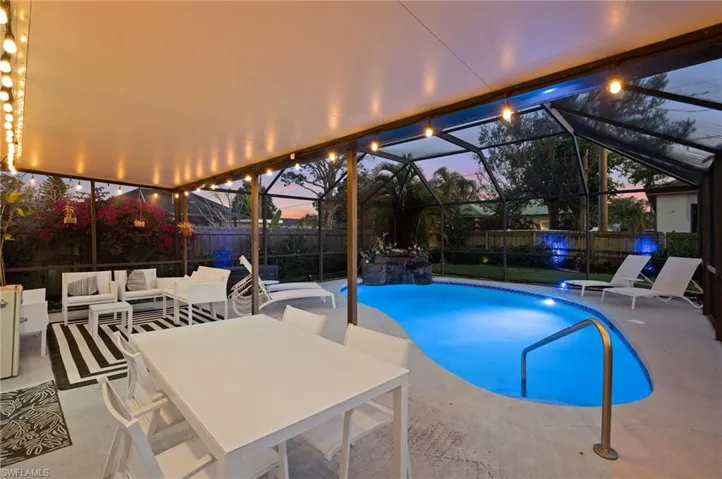 680  102nd N AVE, Naples, FL 34108