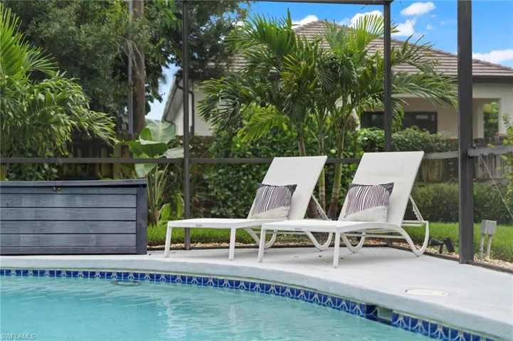 680  102nd N AVE, Naples, FL 34108