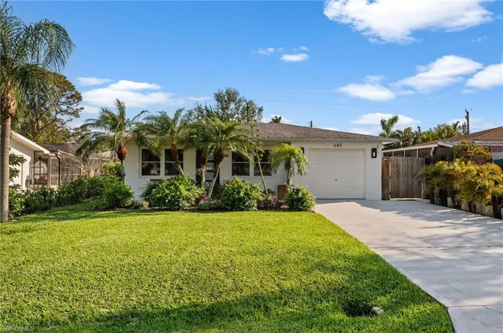 680  102nd N AVE, Naples, FL 34108