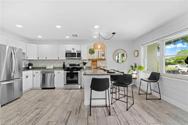 680  102nd N AVE, Naples, FL 34108