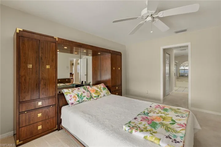 Master ensuite bed & bath with 2 large walk-in closets.