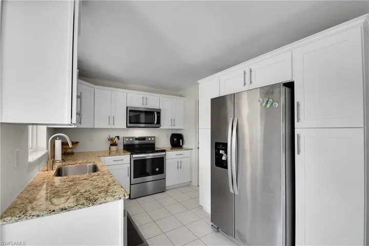 Granite & SS appliances.