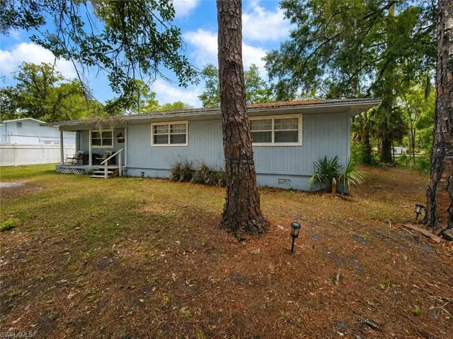 2524 Ne 5th Pl, Gainesville, Florida 32641