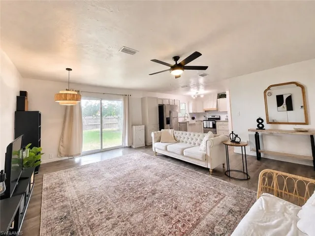 2524 Ne 5th Pl, Gainesville, Florida 32641