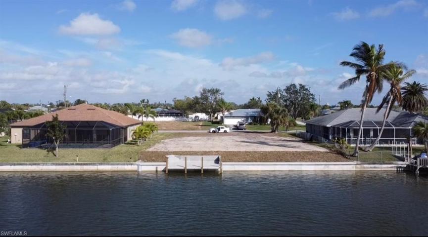 1910 NE 2nd TER, CAPE CORAL FL 33909