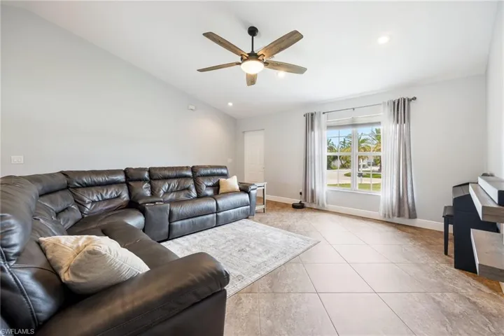 1103 Sw 18th Ave, Cape Coral, Florida 33991