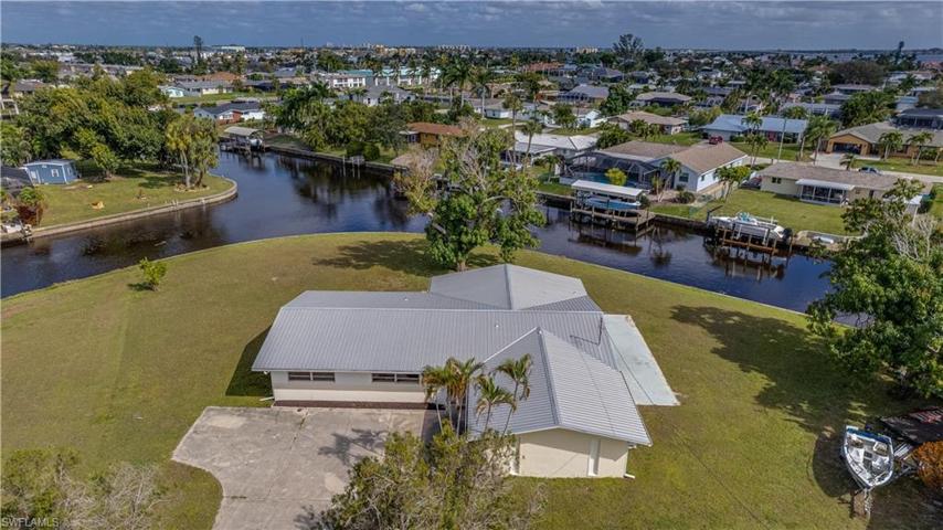 An oversized corner lot, one bridge from open water. Boaters take note!