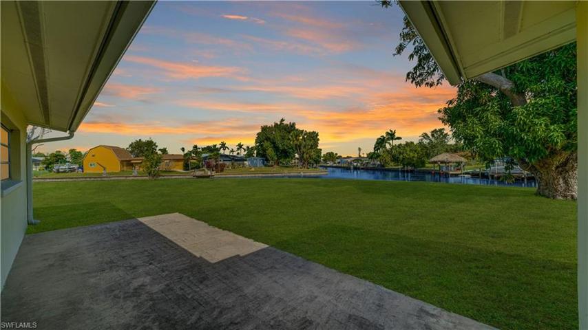 Here is your screen room...your custom pool just steps away. The intersecting canal; just 8 minutes and 1 bridge to open water.