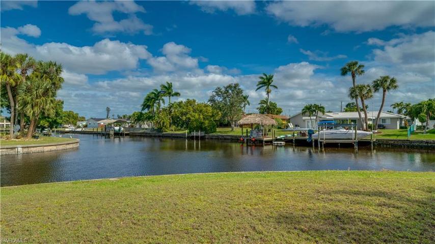The SW Florida lifestyle at its finest. Blue skies, palm fronds, and an intersecting canal. Say wow!
