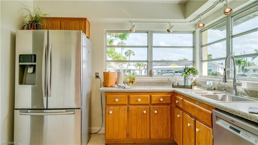 Look to left. Look to the right. You'll never tire of the view from the kitchen windows.