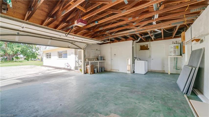 Look at this construction! Look at the size of this 564 SF garage!