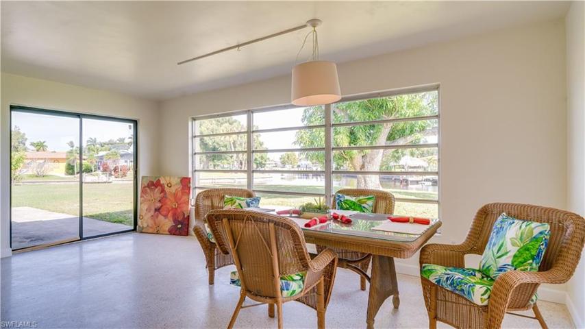 Can you imagine entertaining in this great space? So much potential.