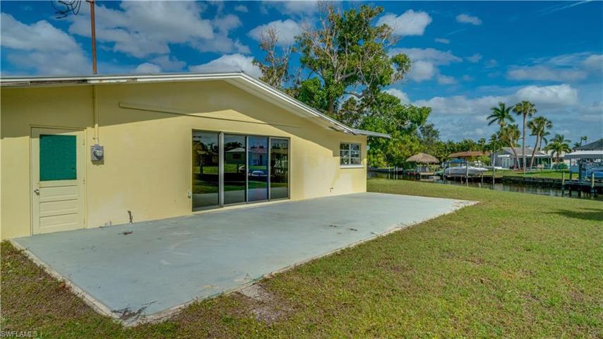 A Florida room? A screened Lanai? A brick pavered patio? Perhaps a deck? Who knows? Do you?