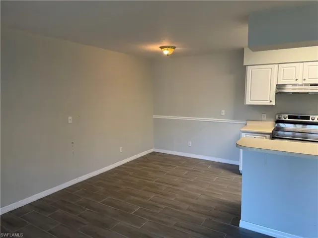 Breakfast/dining room