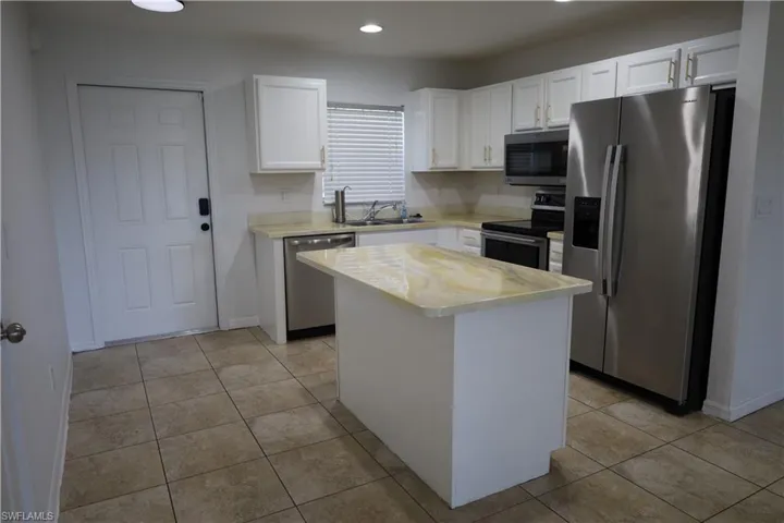 5172 Leeds Rd, Fort Myers, Florida 33907