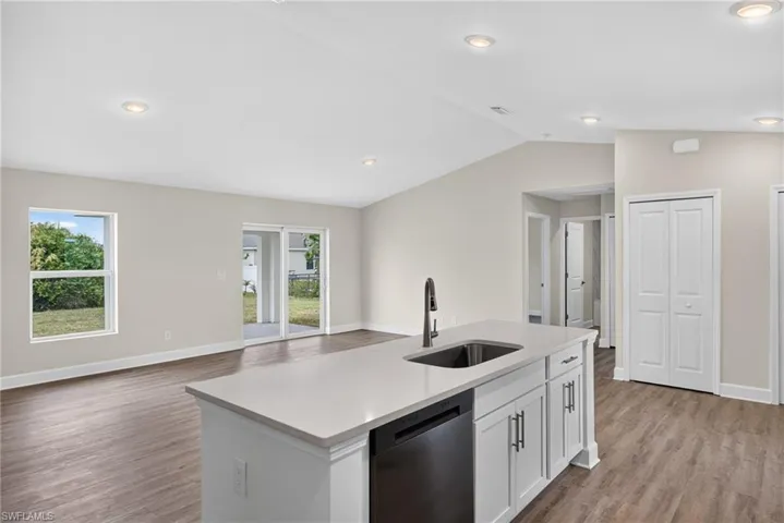 105 Nw 9th Ter, Cape Coral, Florida 33993