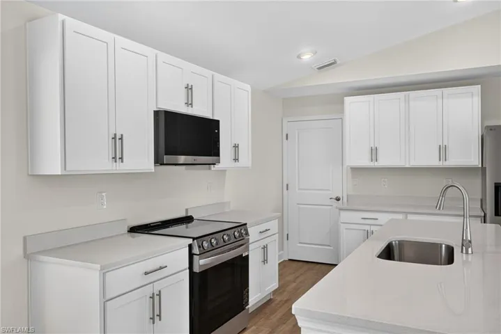 105 Nw 9th Ter, Cape Coral, Florida 33993