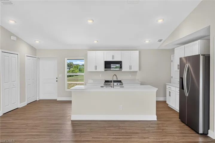 105 Nw 9th Ter, Cape Coral, Florida 33993