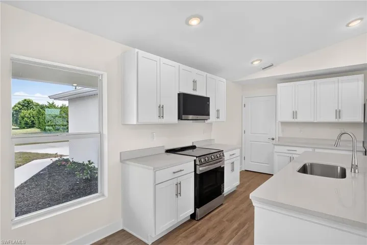 105 Nw 9th Ter, Cape Coral, Florida 33993