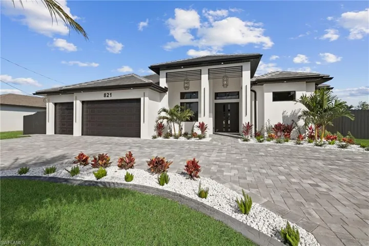 View of front of house featuring a garage
